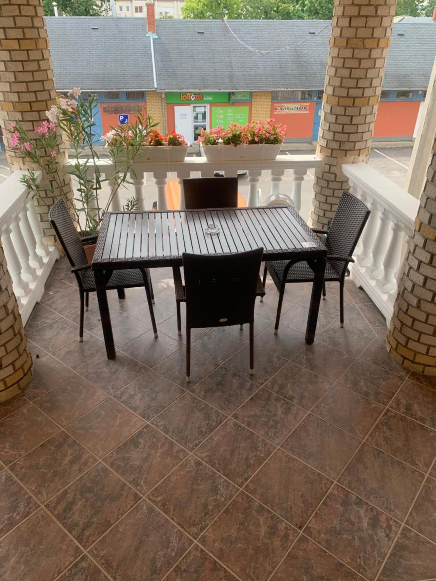 Agora Apartman Hajdúszoboszló Exterior foto